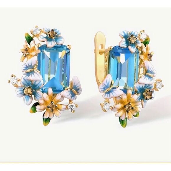 🩵 Betsey Johnson NEW stunning blue flower encrusted earrings 🩵 - Picture 2 of 6